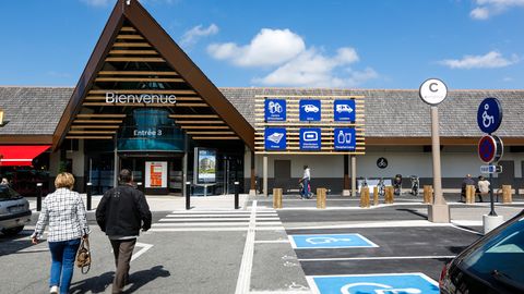 Centre commercial Carrefour Bassens