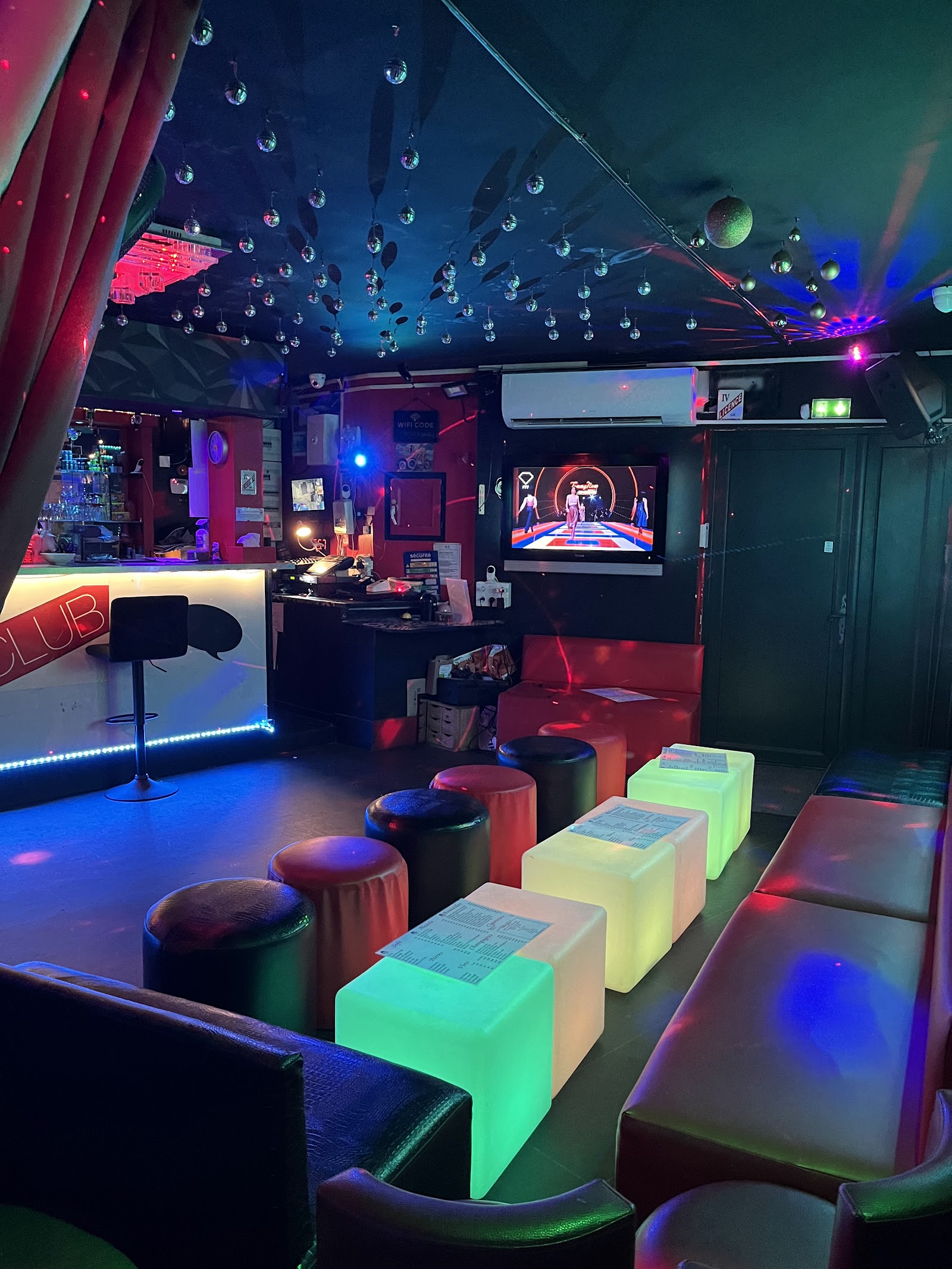 LE CRUNCH SAUNA/BAR AMBIANCE MASCULIN