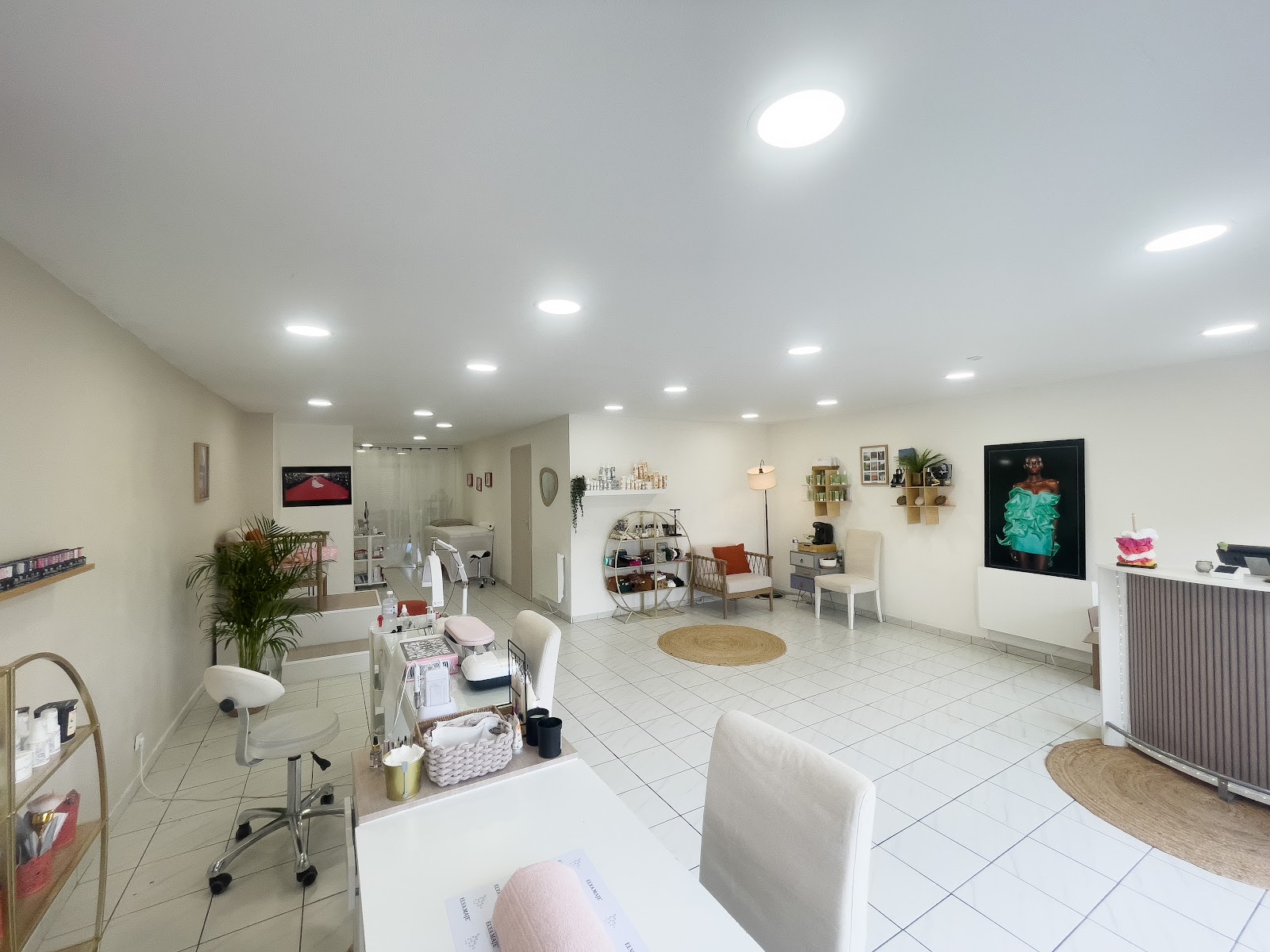 Institute Beauty Bar