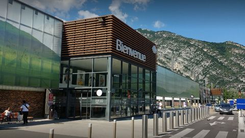 Centre commercial Carrefour Saint-Egrève