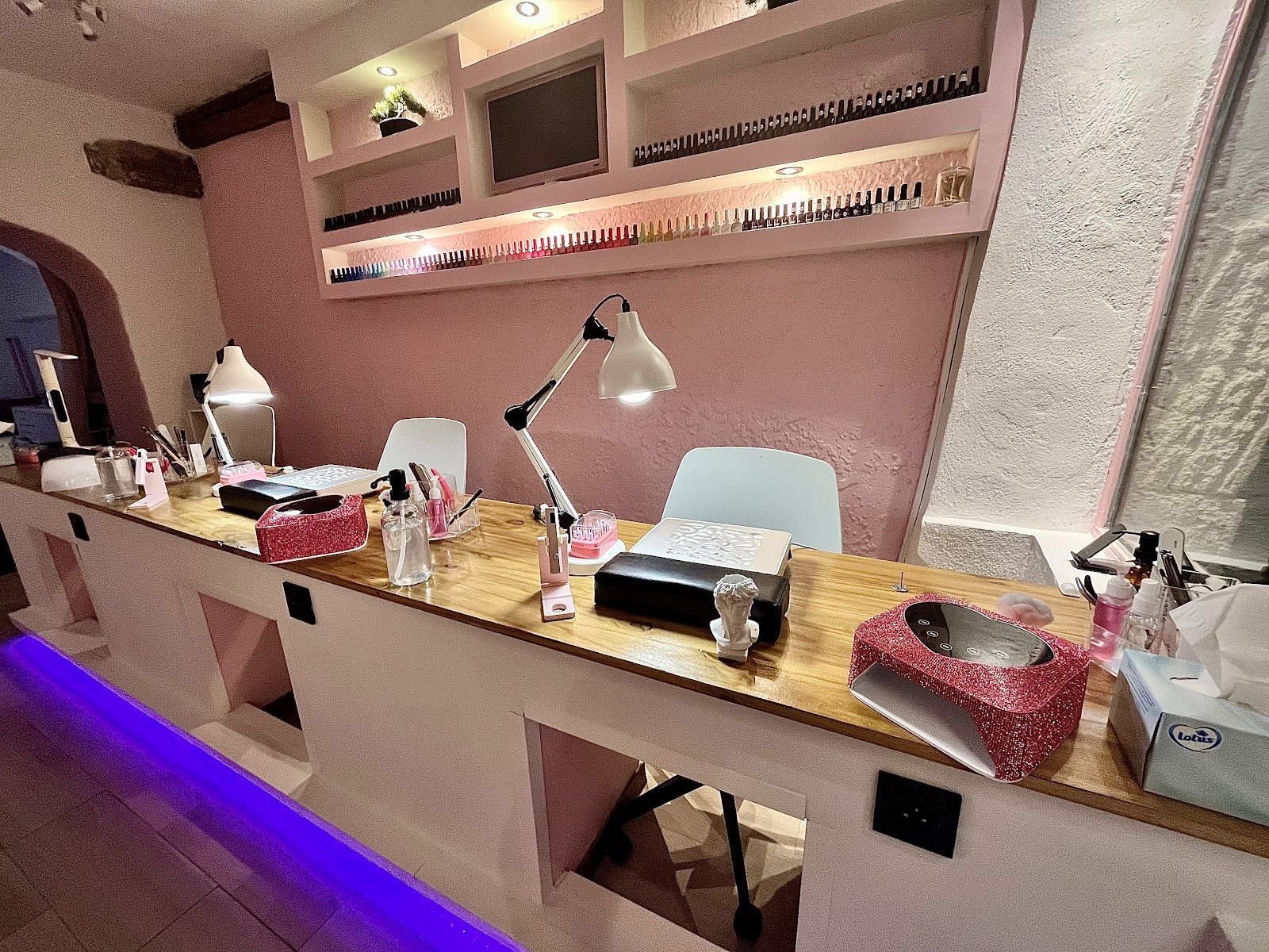 L'arène a ongles (Ongles nimes) prothésiste ongulaire.