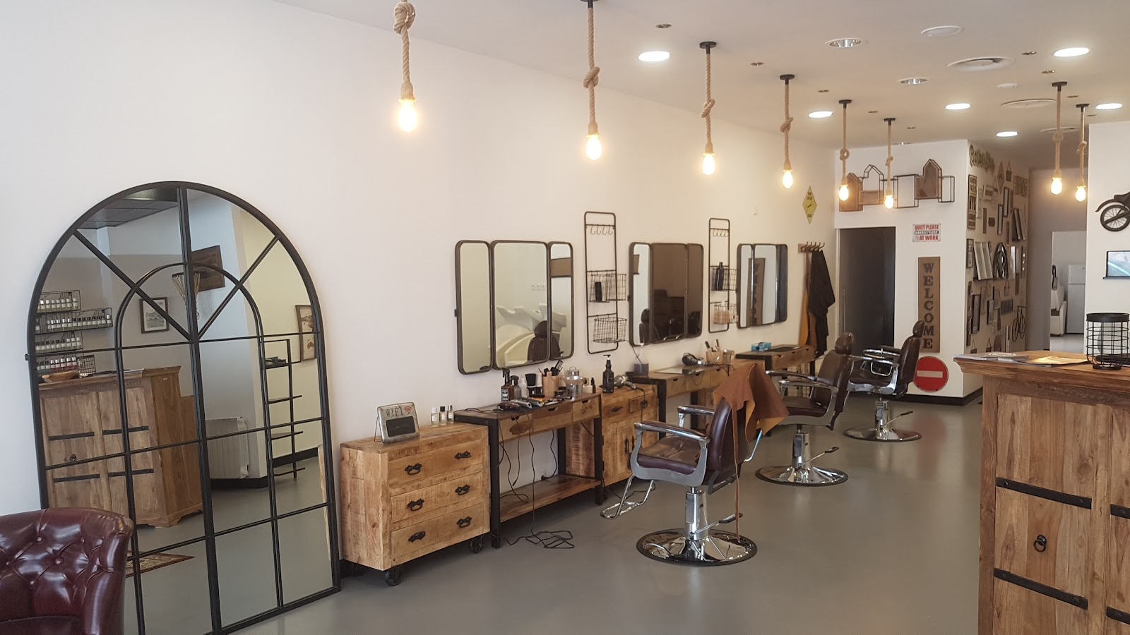 L'Elégance Barber Avec ou Sans RDV Coupe Adulte 23€ Coupe Enfant 15 € Coupe -20 ans 20€