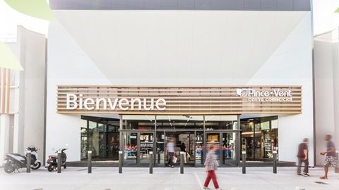 Carrefour Pince Vent Shopping Center