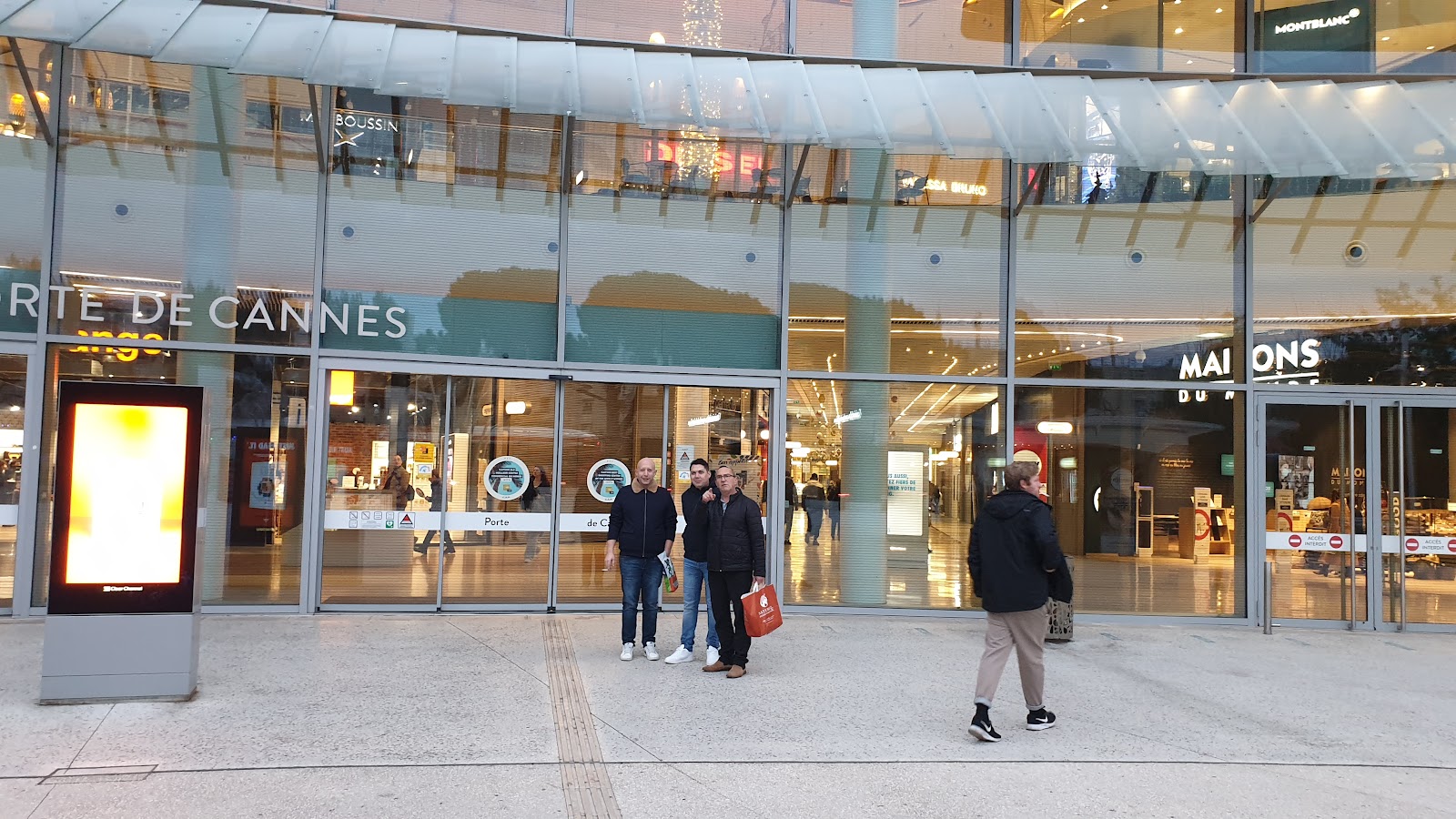 CAP3000 - Shopping Mall