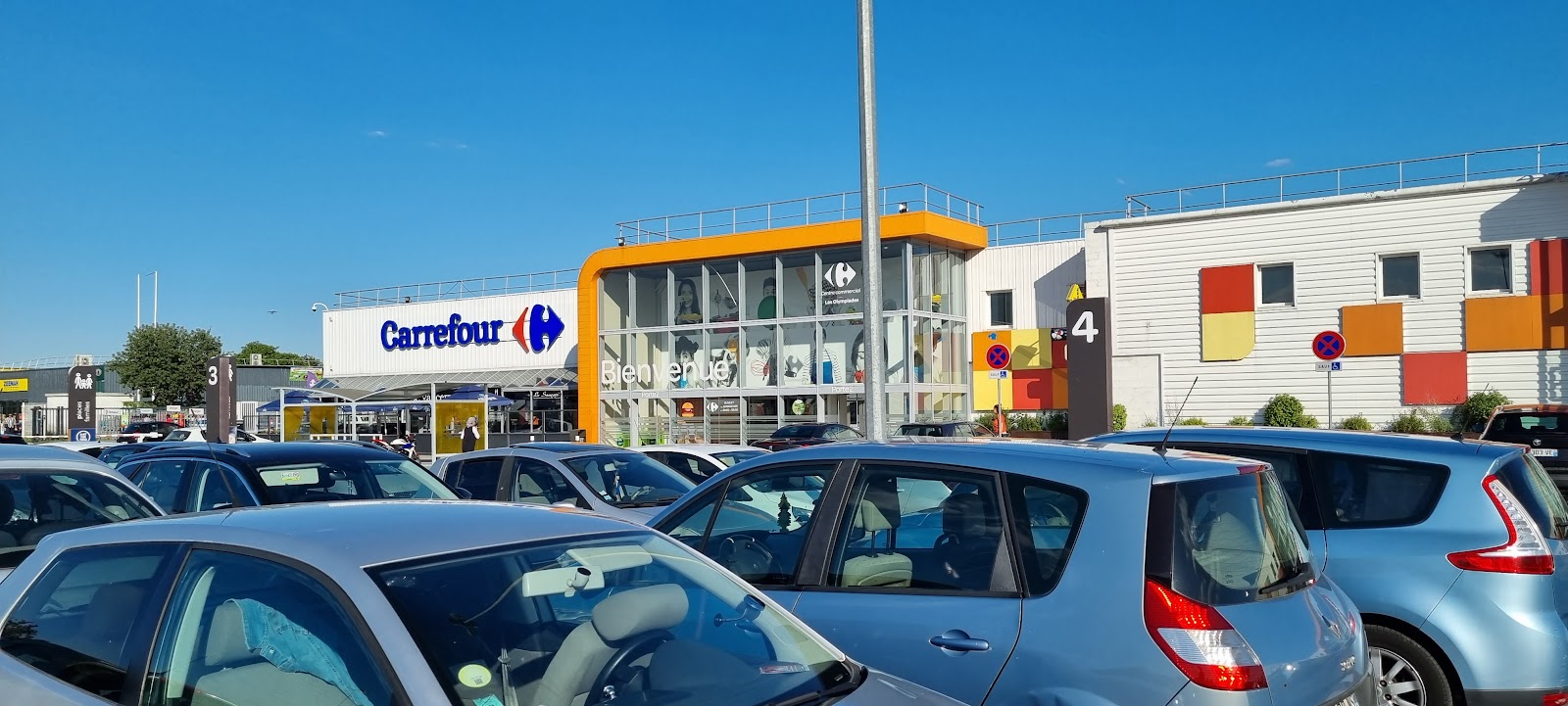 Centre Commercial Carrefour Goussainville