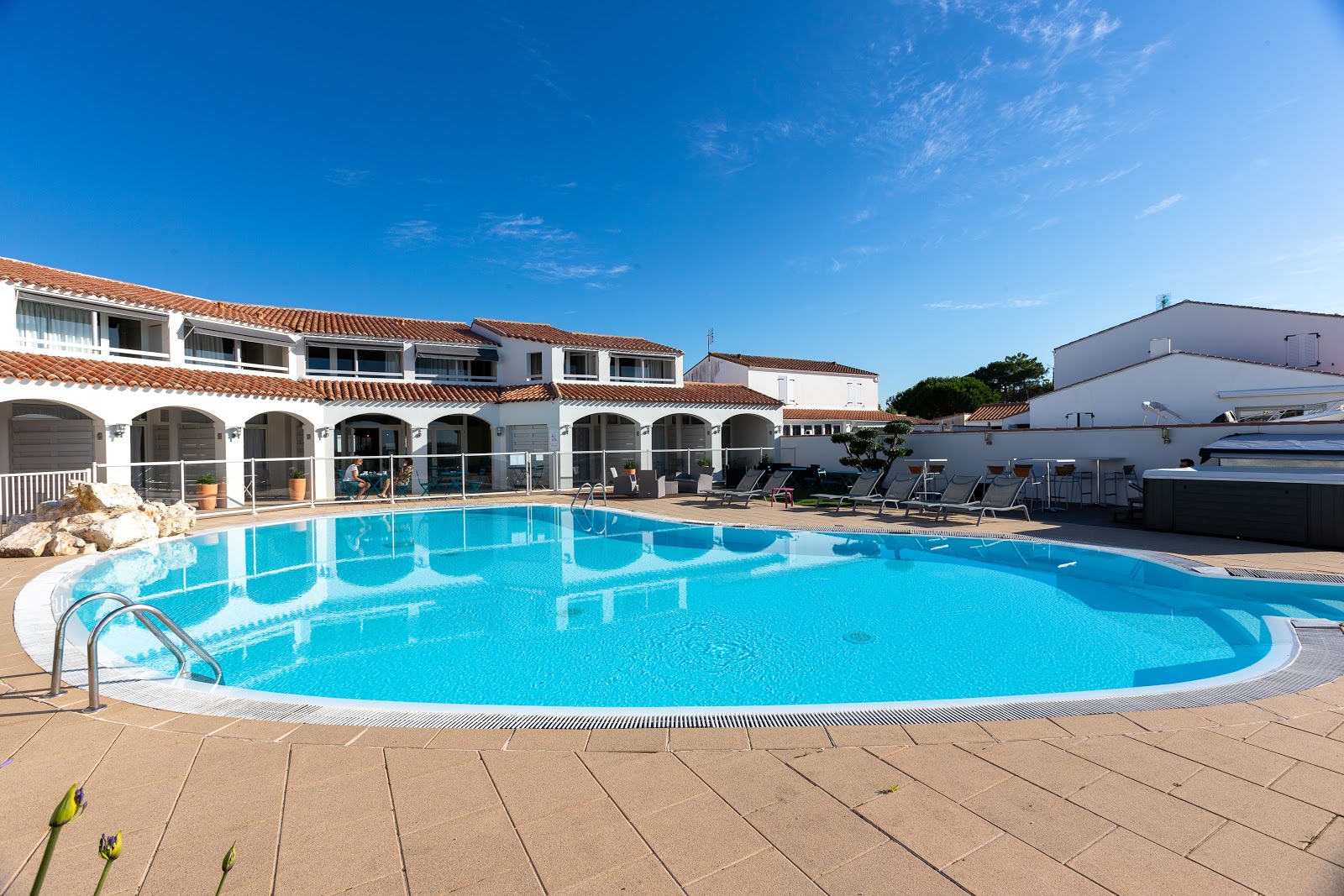 Hôtel Le Grand Large - Ile de Ré - Face à la plage