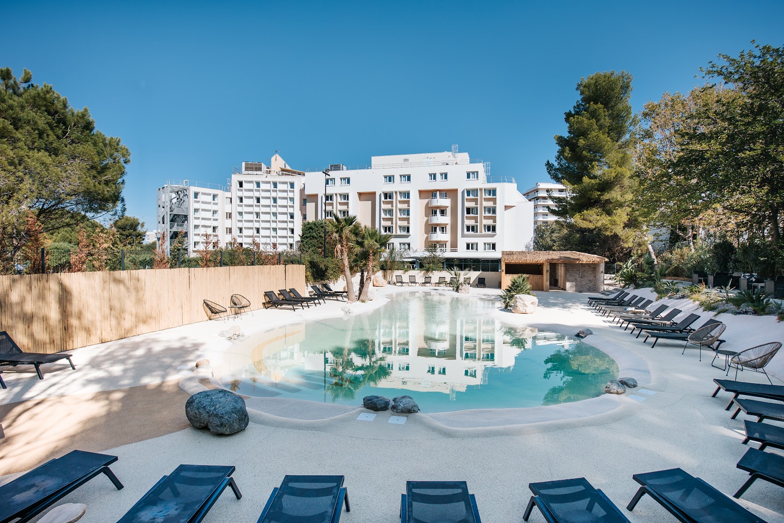 Le Drip's Hôtel & Restaurant Arty