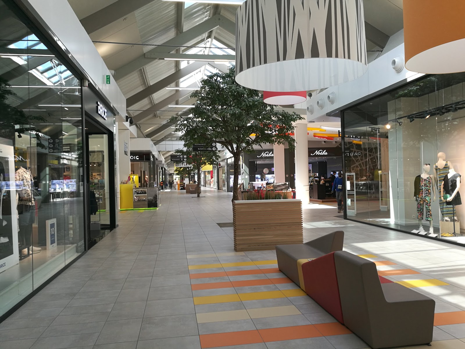 Centre Commercial Carrefour Bourges Coeur de Marais