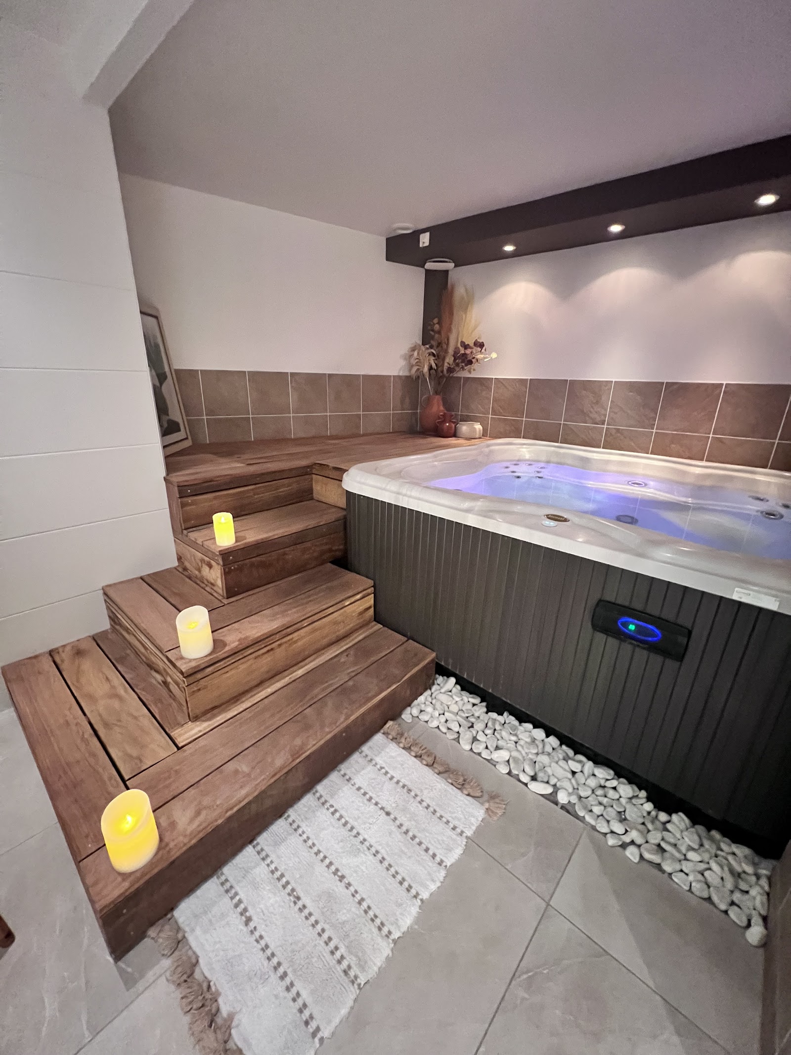 Brahma SPA | Massages traditionnels de bien-être | Jacuzzi & Hammam privatifs | Soins en duo